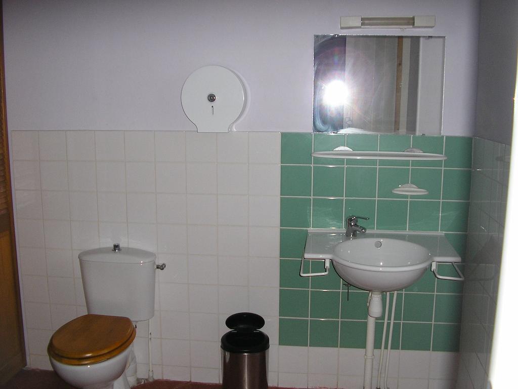 Auberge Le Bistrot De Lussan Lussan  Room photo