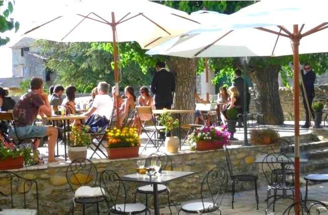 Auberge Le Bistrot De Lussan Lussan  Exterior photo